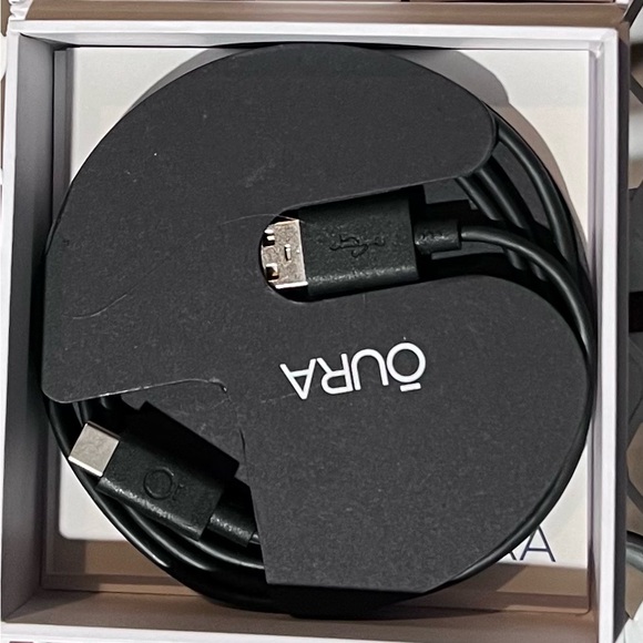 Oura Ring Gen3 Heritage Stealth US10 - Picture 5 of 9